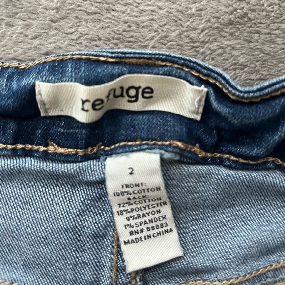 Refuge button front denim distressed jean shorts with stretch size 2 - Picture 2 of 8